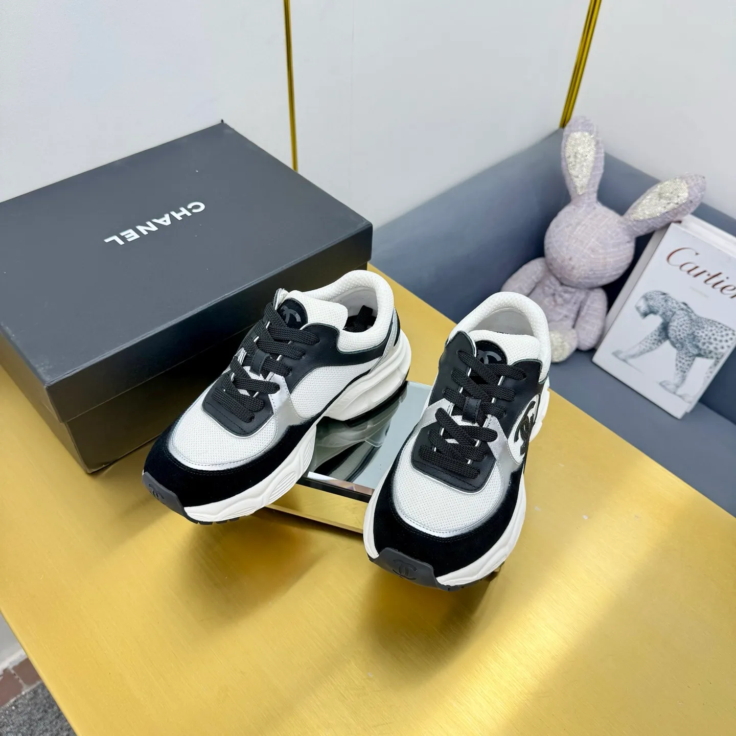 p700🐮🐮Upgraded version, upgraded version, upgraded version! No rebuttal accepted! ! ! ! Chanel Chanel dad shoes, couples' model for men and women - 2025 top casual sneakers in the counter. This classic design; the upper is electro-embroidered with various techniques; ❷The inner lining is made of: original Yangli + net ❸The outsole is based on: the original TPU combination outsole. The full set of boutique packaging for women 35–41